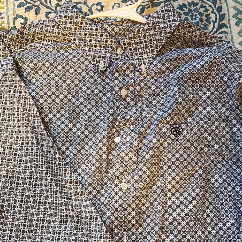 Men's Black and White Patterned Shirt